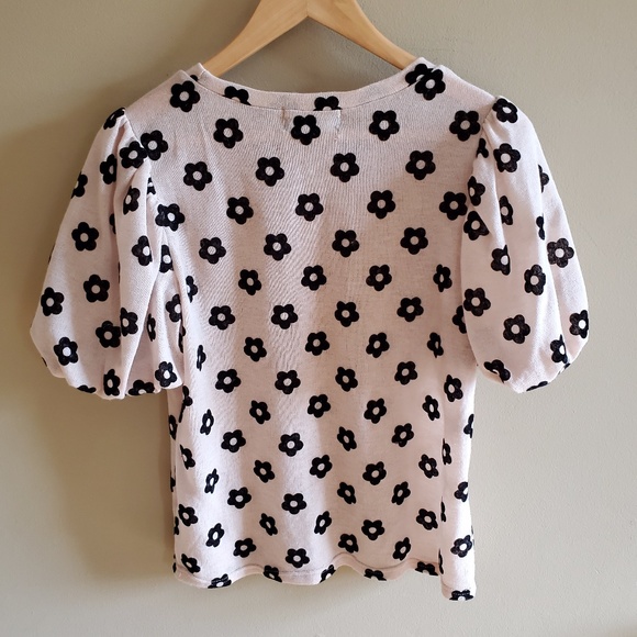 Flower Pattern Top puff sleeve Sz M - Picture 6 of 10